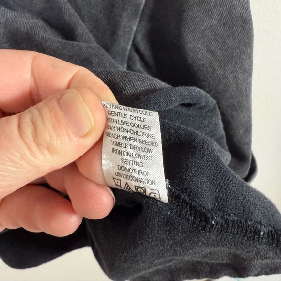 Formula 1 x PacSun Women’s Helmet Sport Cropped Tee in Charcoal Size M - Picture 11 of 12